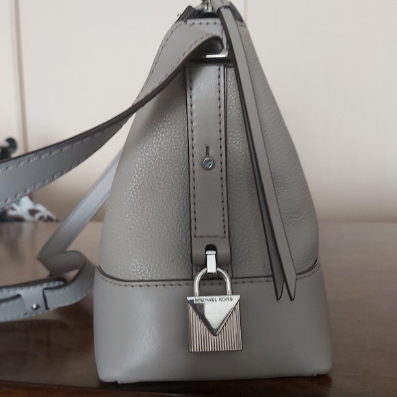 Michael kors crossbody - Picture 3 of 8